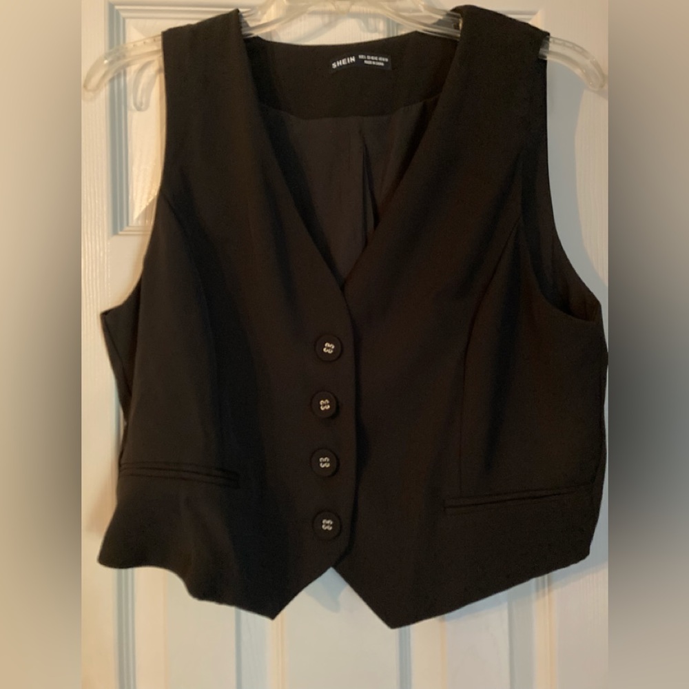 Black button up cropped vest NWOT Shein